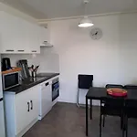 * 3Bedrooms, 2Free Parking, Wifi, Tram 8Min *