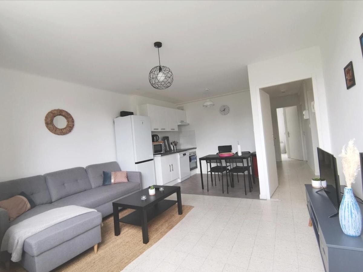 * 3bedrooms, 2free Parking, Wifi, Tram 8min * *